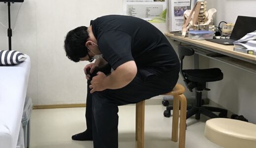 【腰痛予防】座りながら出来る腰痛予防のストレッチ